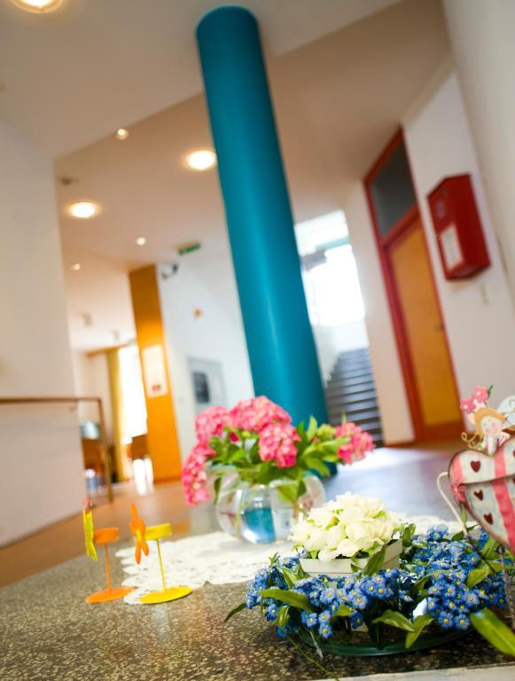 Haus Mobene - Hotel Garni Грац Екстериор снимка