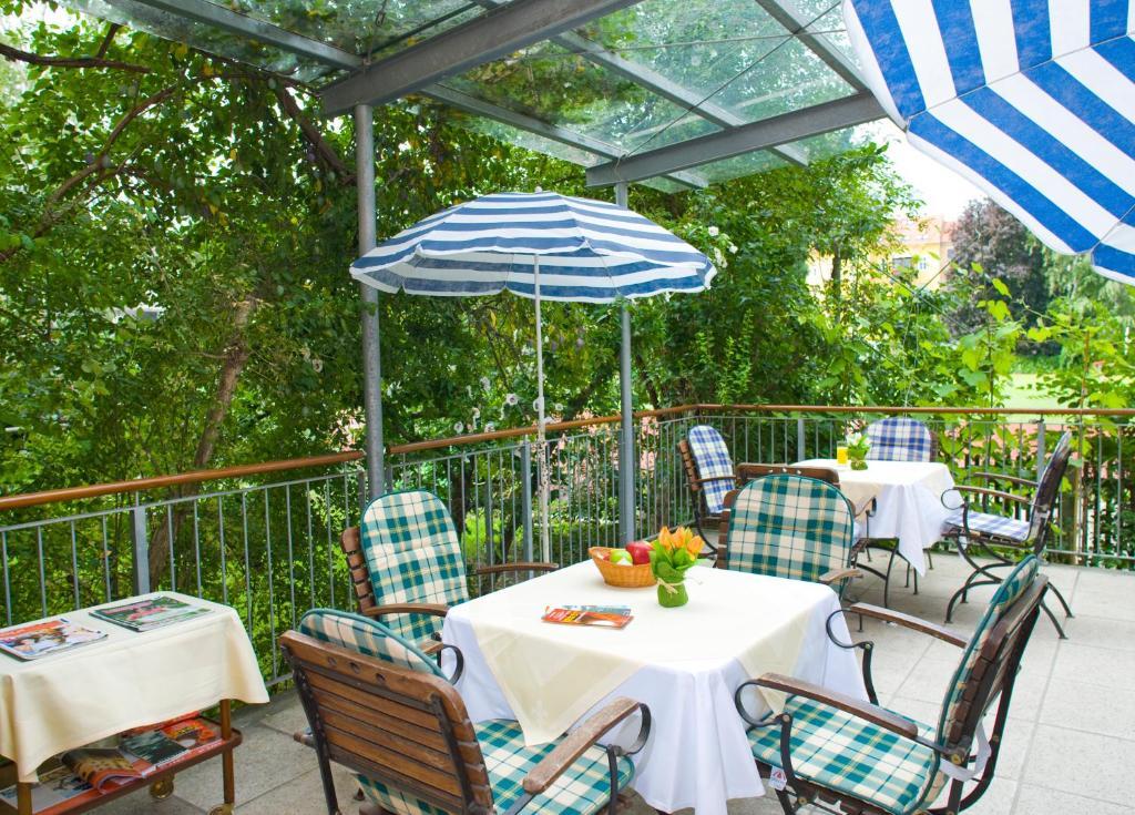 Haus Mobene - Hotel Garni Грац Екстериор снимка