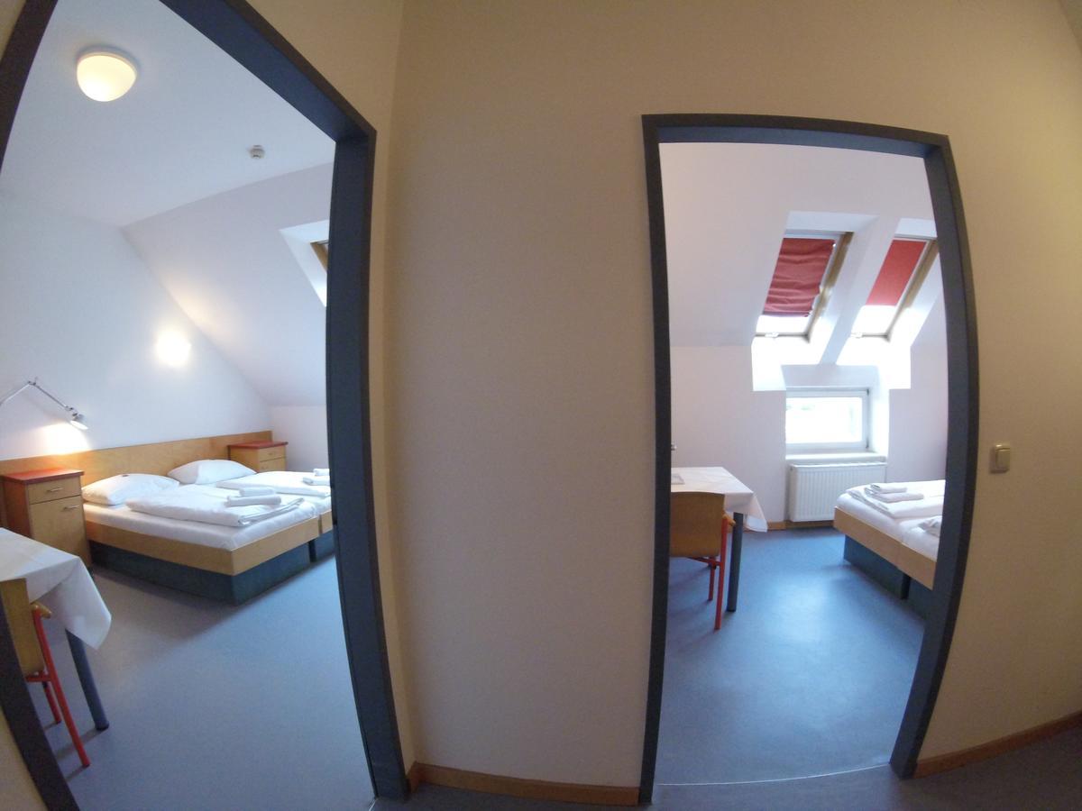 Haus Mobene - Hotel Garni Грац Екстериор снимка