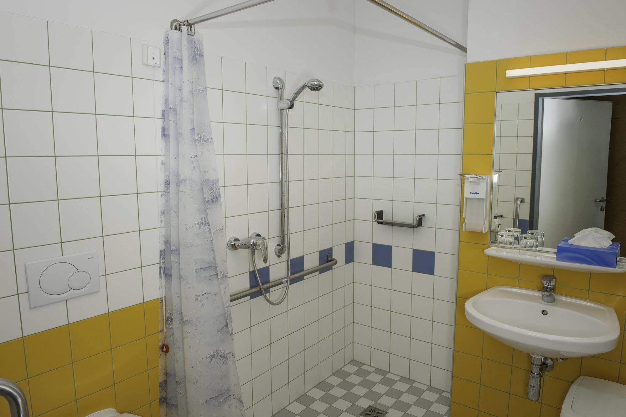 Haus Mobene - Hotel Garni Грац Екстериор снимка